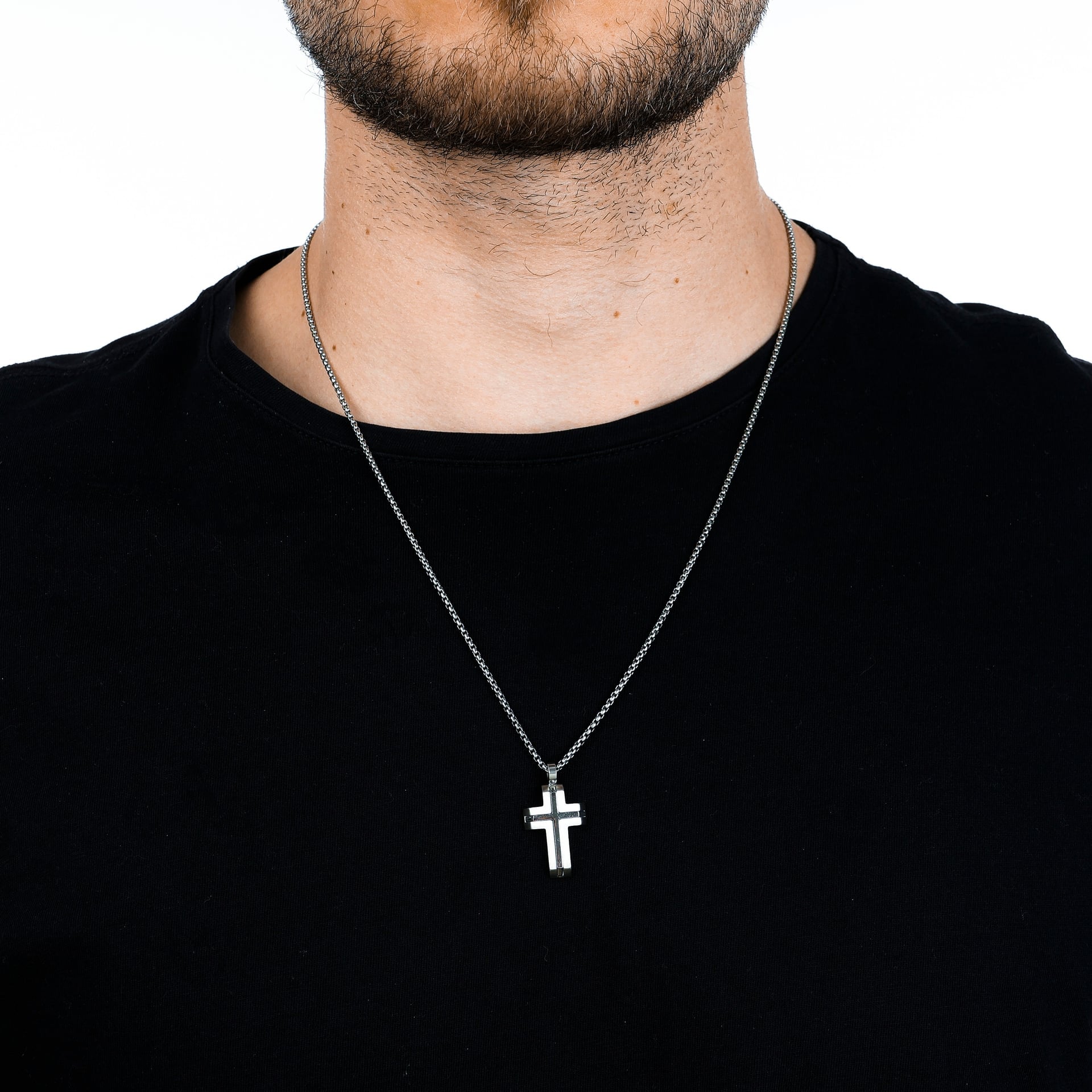 Colar de Aço Cruz em Camadas