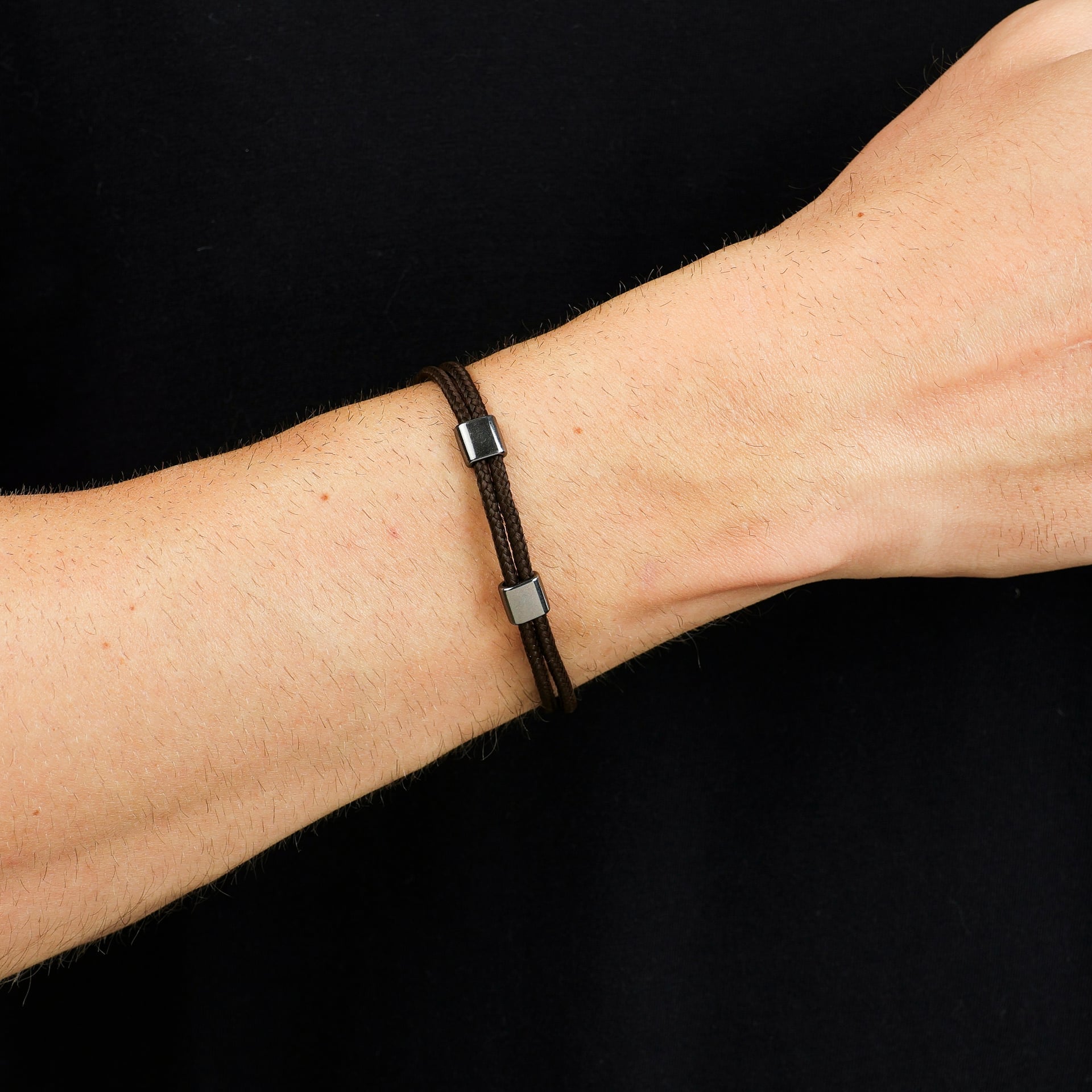 Pulseira Couro Trançado Marrom com Tiras Duplas