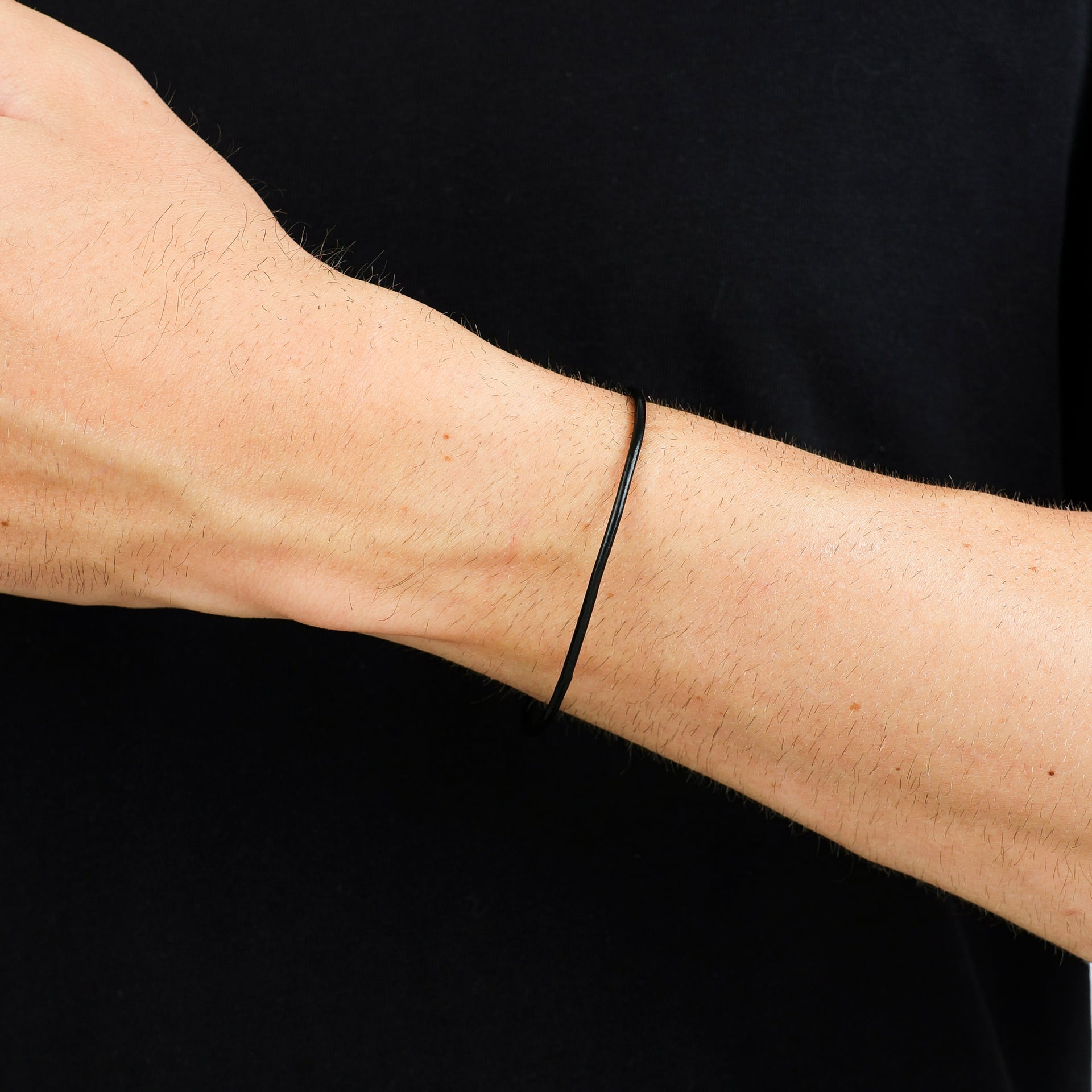 Pulseira Couro Preto Roliço