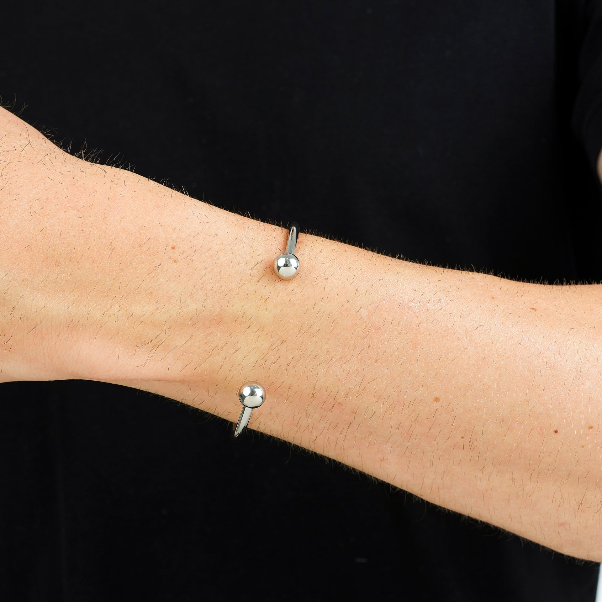 Bracelete Cuff Aço com Esferas Polidas