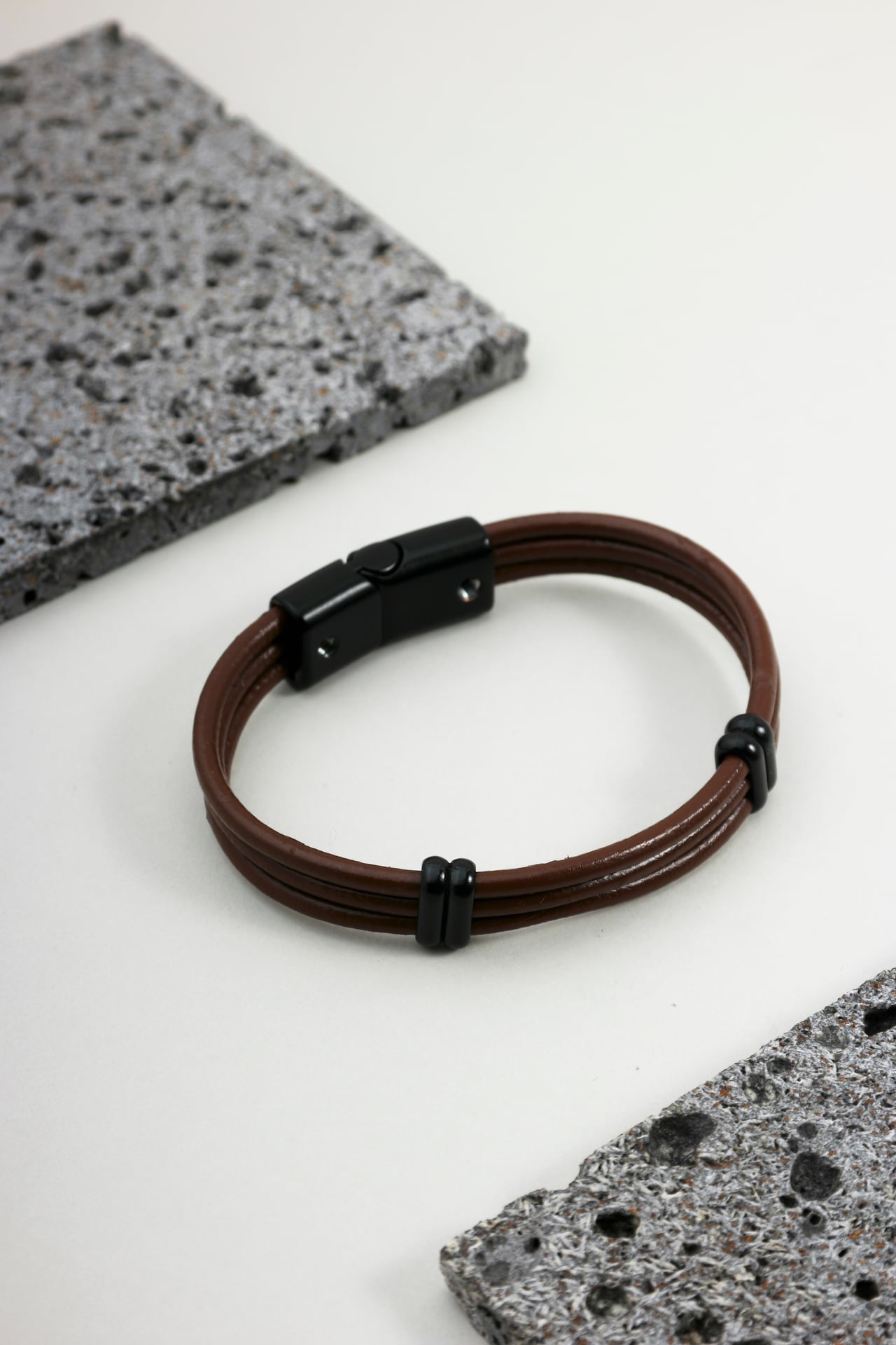 Pulseira Couro Marrom com Tiras Triplas